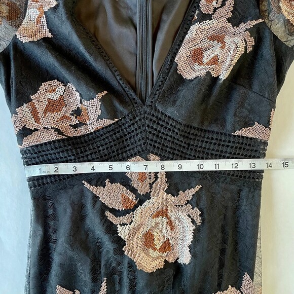 NWT Belle by Badgley Mischka Floral Embroidered Mermaid V-Neck Long Sleeve Gown - Picture 11 of 12